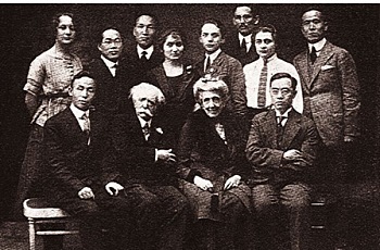 파리강화회의에 참석한 선생(맨 앞줄 오른쪽)