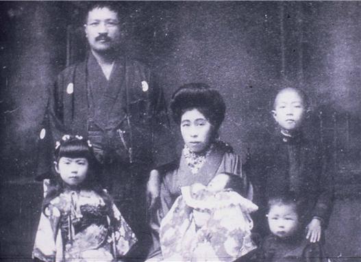 후세 다쓰지 가족 사진(1916년경)